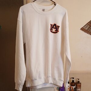 "Auburn TIGERS"Gildan White‎ Crewneck SweaTSHIRT with Auburn Logo. SZ.M